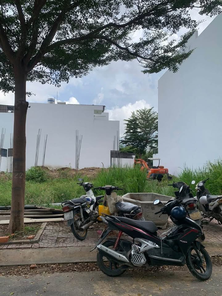 Đất nền Nha Trang 100m² giá 5.3 tỷ - Hướng Tây Bắc, đường thông thuận tiện!