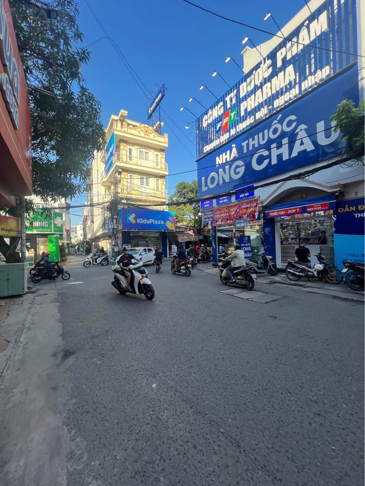 Đất nền mặt tiền Khúc Thừa Dụ 200m² giá 6.8 tỷ - Kinh doanh thuận lợi!