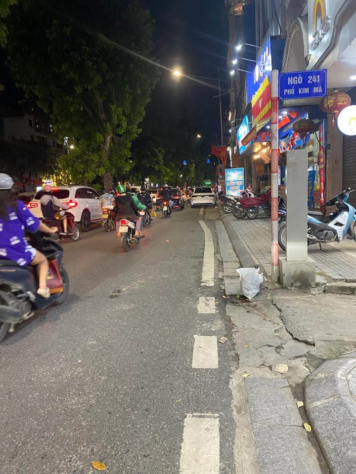 Nhà riêng Kim Mã, Ba Đình 40m² giá 9 tỷ - Hiếm có với ô chờ thang máy!