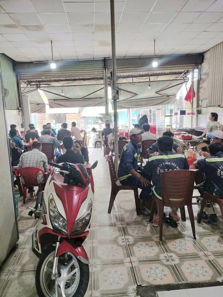 Cho thuê mặt bằng kinh doanh tại đường Tô Ngọc Vân, Quận 12, 300m² - Đang kinh doanh ổn định!