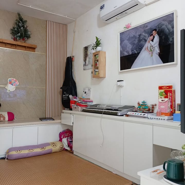 Căn hộ tập thể 20m² ngõ Thịnh Hào, Đống Đa - Sổ đỏ riêng, giá 2 tỷ!