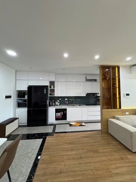 Căn hộ CT8 The Emerald Mỹ Đình 98m² giá 8 tỷ - Sổ đỏ chính chủ, tiện ích đầy đủ!