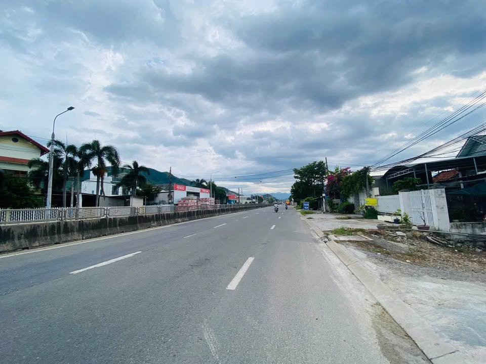 Nhà xưởng mặt tiền Quốc Lộ 1A Suối Hiệp 273m² giá 4.5 tỷ - Đầu tư sinh lời ngay!