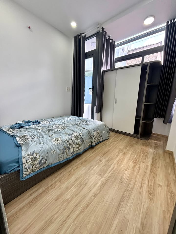 Nhà 2 tầng quận 7, 18.6m² giá 2.75 tỷ - Vào ở ngay!