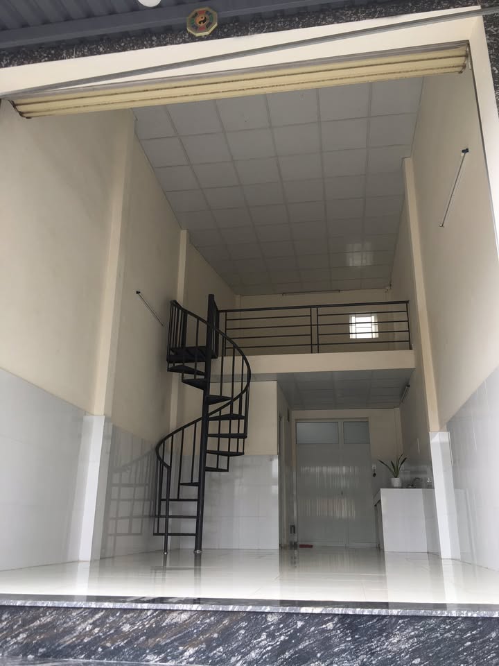 Cho thuê kiot kinh doanh mặt tiền 40m² tại Thủ Đức - Vị trí đắc địa cho tiệm tóc, spa