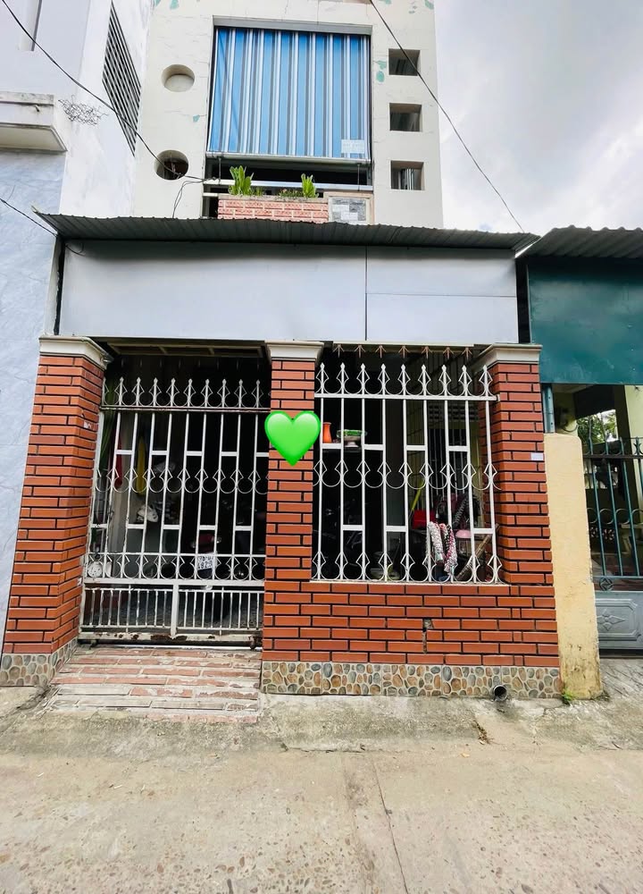 Nhà mặt tiền hẻm Hùng Vương, Trần Phú 70m² giá 1.8 tỷ - Vị trí an cư lý tưởng!