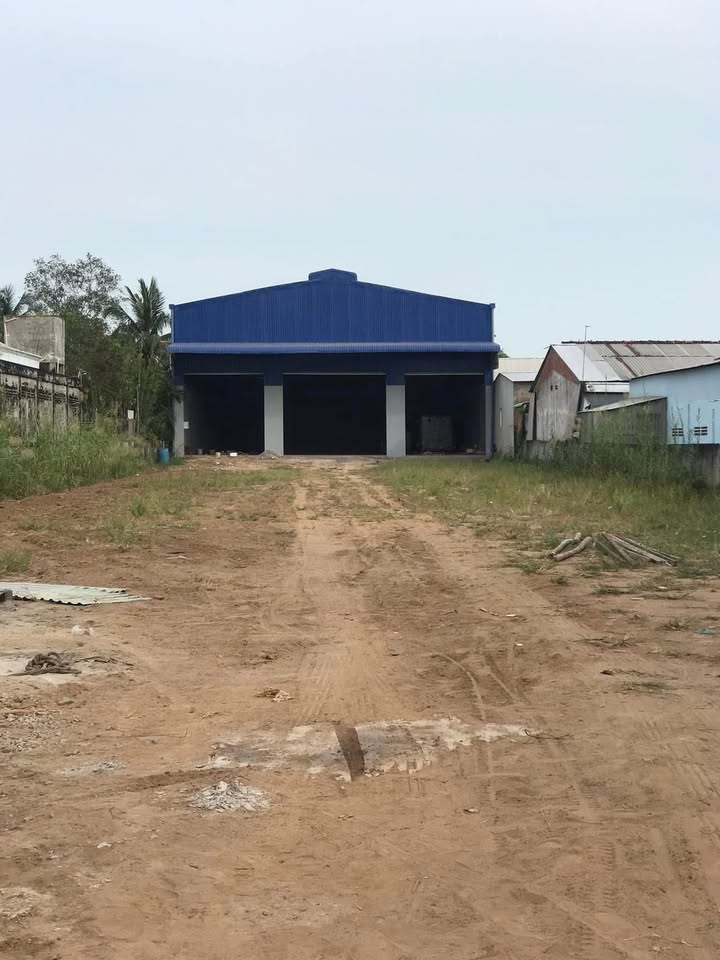 Cho thuê xưởng 700m² mặt tiền QL1A - TP Vĩnh Long chỉ 35 triệu/tháng!