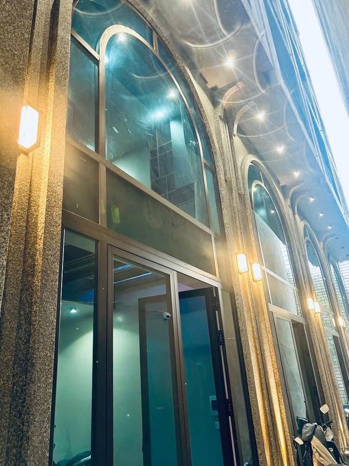 Nhà 6 tầng Xuân La, 36m² giá 8 tỷ - Gần chợ, ô tô tránh nhau!