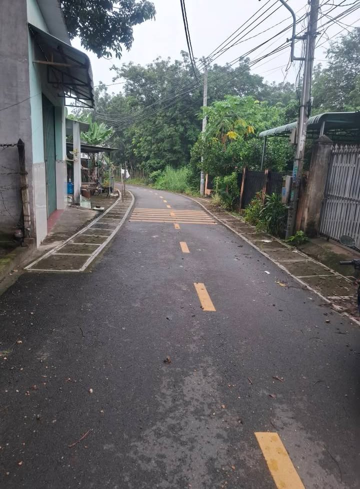 Đất nền Tân Định, Chơn Thành 180m² giá 1.65 tỷ - Sổ đỏ chính chủ, đường nhựa thông thoáng!