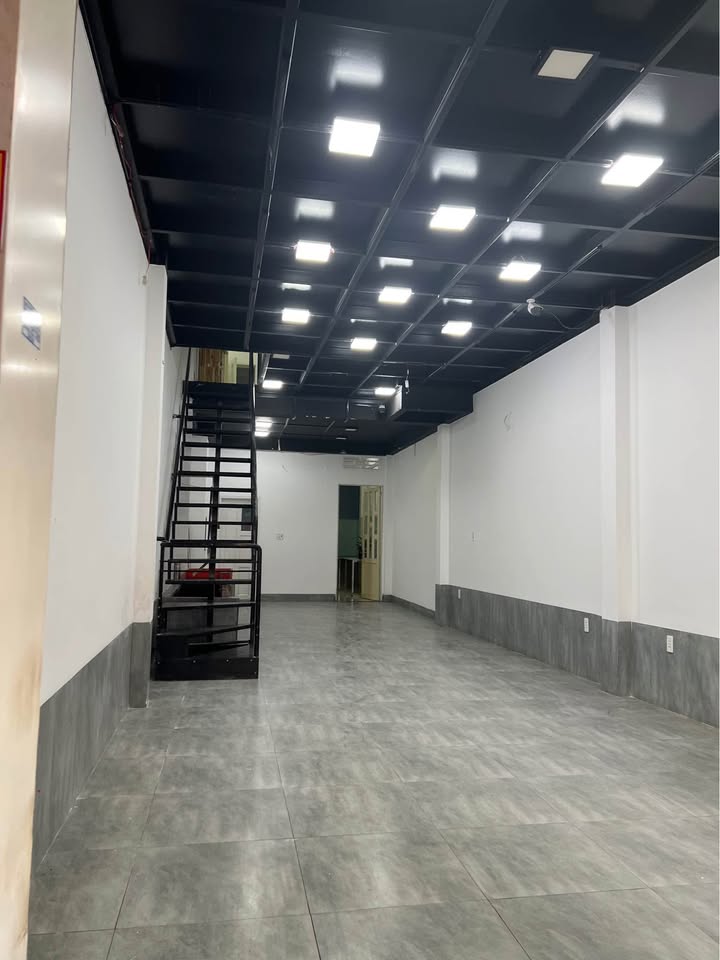 Nhà mặt tiền Nguyễn Đức Cảnh, Buôn Ma Thuột, 76.28m² giá 8.5 tỷ - Kinh doanh thuận lợi!