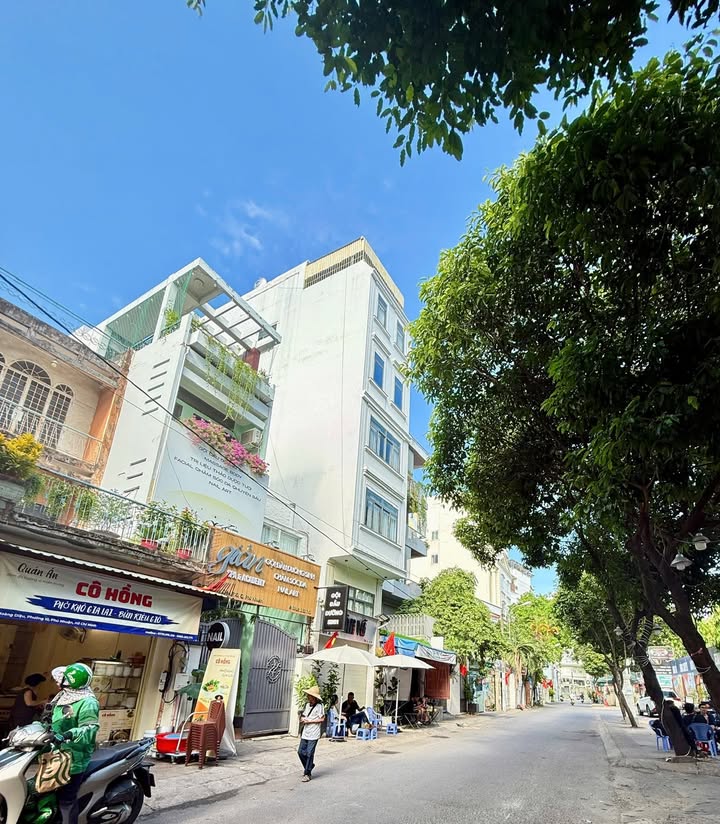 Nhà Phú Nhuận Mặt Tiền Hoàng Diệu 65m² giá 20,5 tỷ - Đầu tư sinh lời ngay!