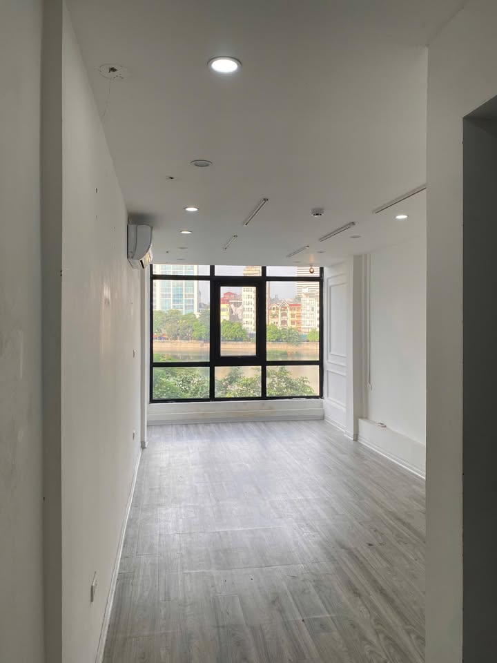 Văn phòng cho thuê tại đường Hồ Đắc Di, Nam Đồng 65m² giá 11 triệu - View Hồ Đắc Di thoáng đãng!