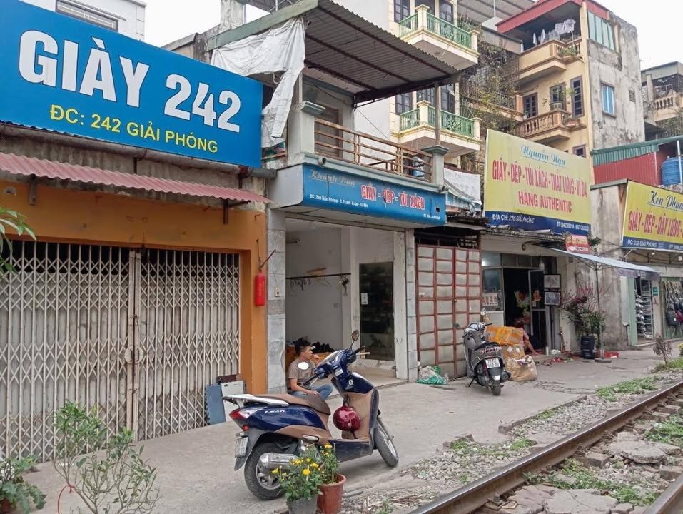 Mặt phố Giải Phóng Hoàng Mai 112m² giá 9.8 tỷ - Sổ đỏ nở hậu, đầu tư sinh lời ngay!