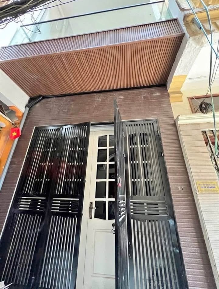 Nhà bán Lạc Long Quân 40m² giá 11.5 tỷ - Kinh doanh nhỏ, ô tô đỗ cửa!