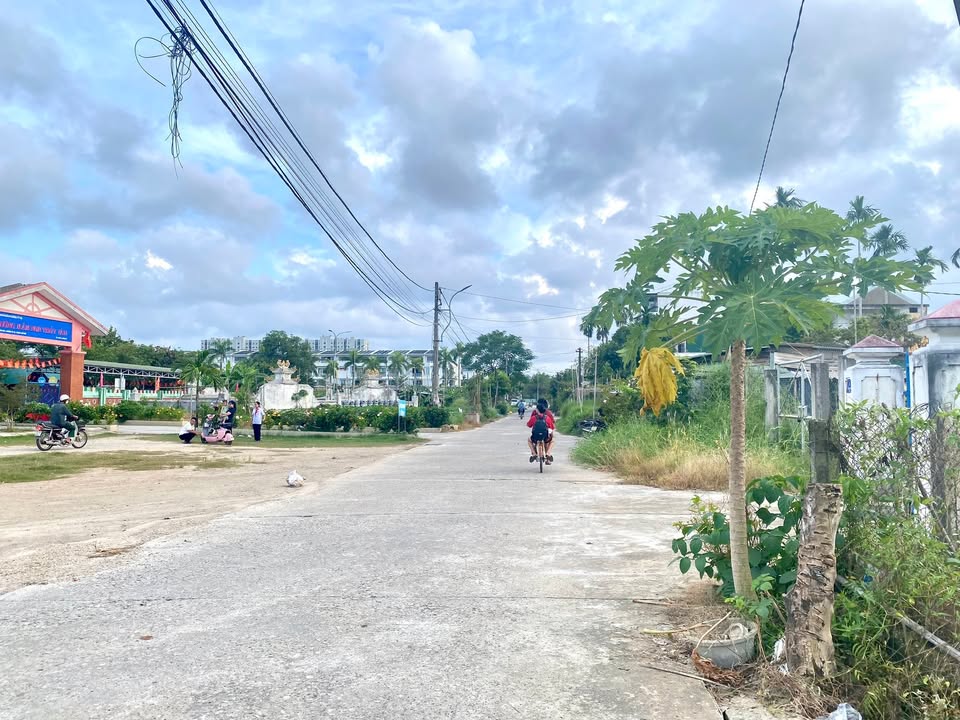 Nhà cấp 4 2 mặt tiền kiệt ô tô Xuân Hoà 124m² giá 3.2 tỷ - Đầu tư tiềm năng tại Vỹ Dạ!