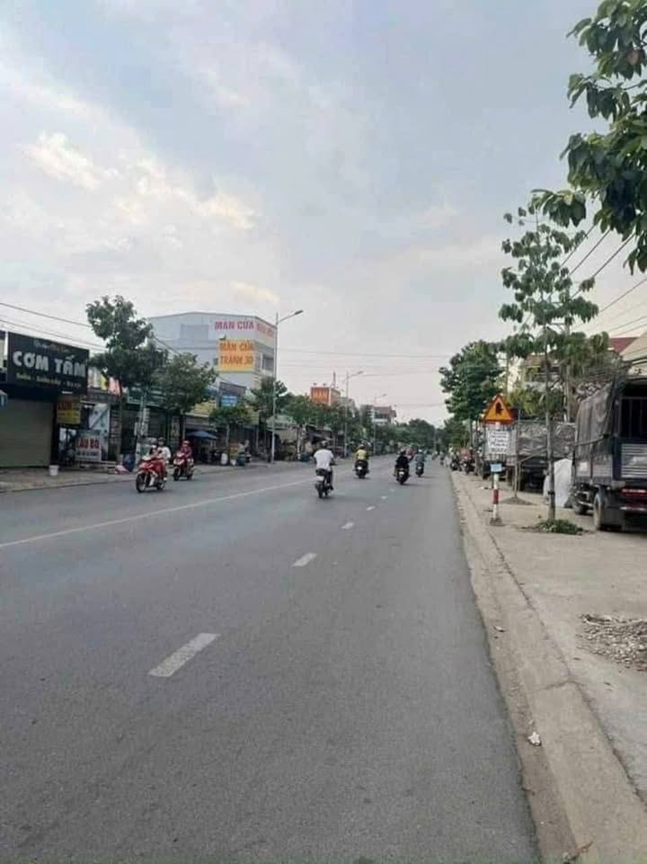 Bán xưởng + Nhà lầu mặt tiền DT743 Dĩ An 1120m² - Cơ hội đầu tư tuyệt vời!