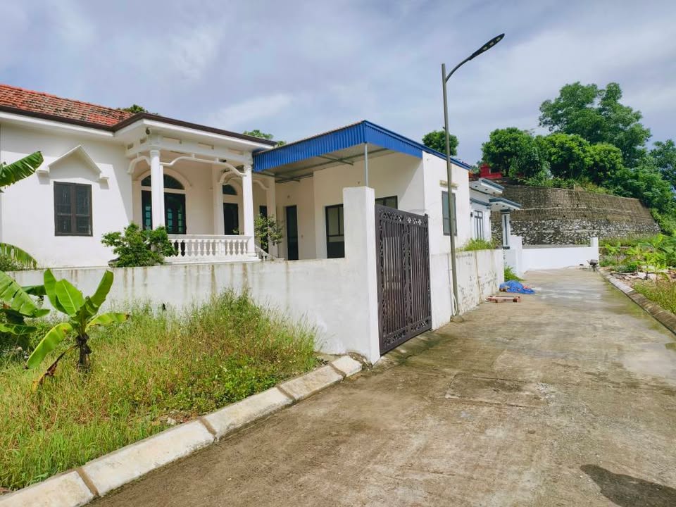 Bán đất tặng nhà tại xã Việt Khê, Thủy Nguyên 221m² chỉ 1.35 tỷ - Sẵn sàng vào ở!