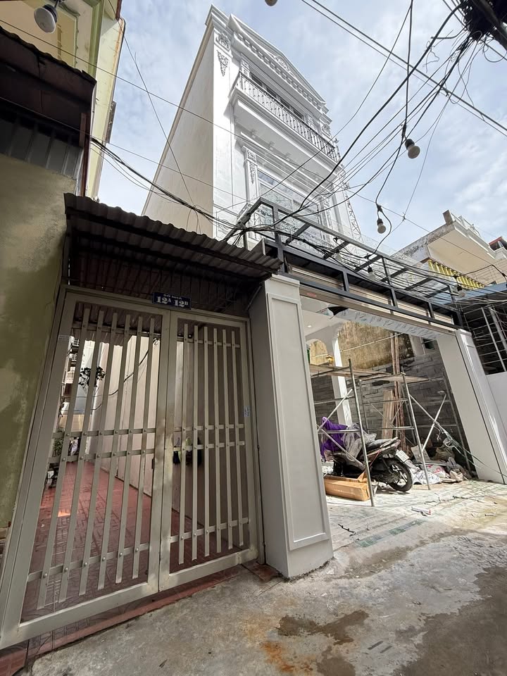 Nhà phố Ngô Quyền Hải Phòng 130m² giá chỉ 5 tỷ - Vị trí đẹp, an ninh tốt!