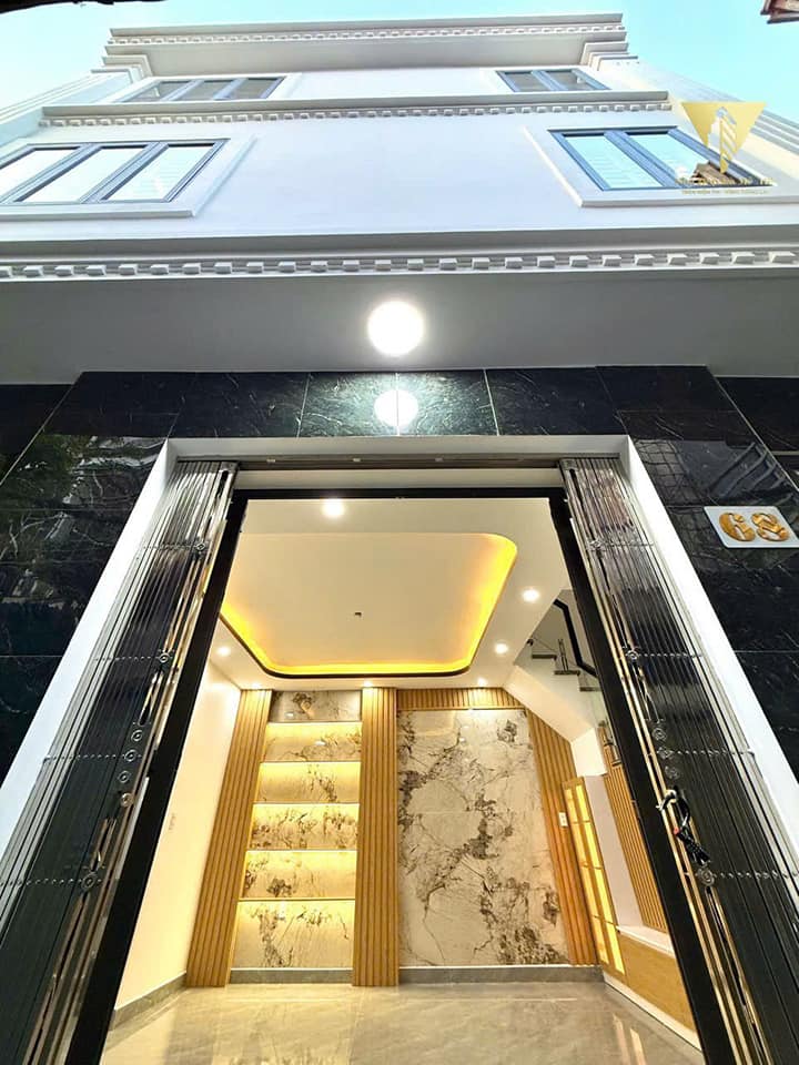 Nhà 3 tầng độc lập tại Miếu Hai Xã 30m² giá 2.4 tỷ - Thiết kế hiện đại sang trọng!