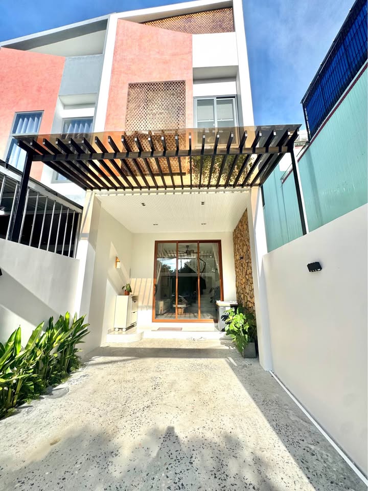 Nhà đẹp hiện đại mặt tiền Trần Cừ, Tuy Hòa 75.8m² giá 5.5 tỷ - Thiết kế tâm huyết, sẵn sàng vào ở!
