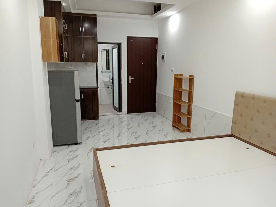 Phòng cho thuê tại 180 Tây Mỗ, 25m² giá 4.2 triệu - Nội thất đầy đủ và thoáng mát!