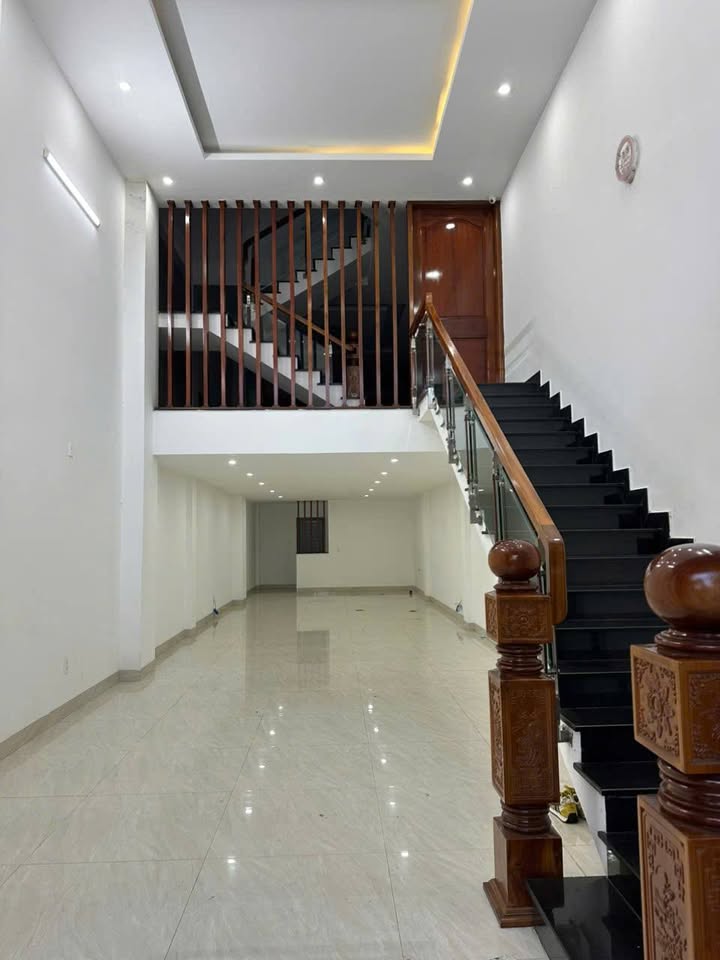 Nhà riêng 3 tầng đường Kinh Dương Vương, Đà Nẵng 90m² - Phù hợp ở và văn phòng!