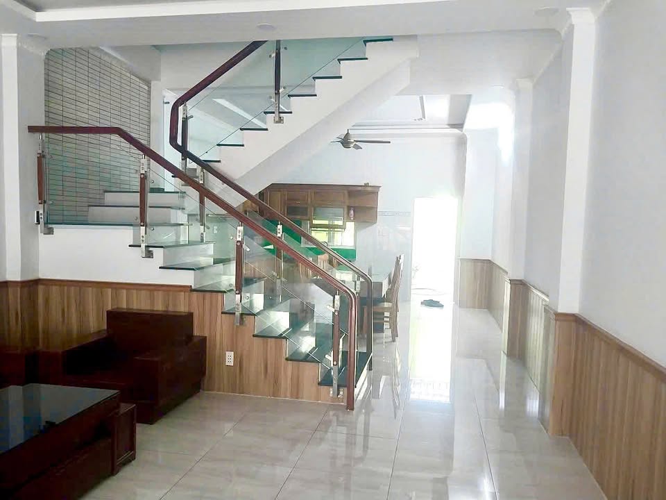 Nhà cho thuê khu An Phú, Dĩ An 300m² giá chỉ 10 triệu - Đường nhựa 8m tiện lợi!