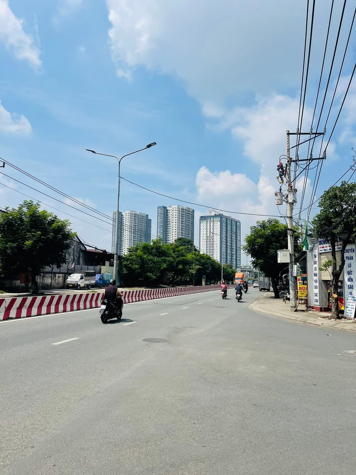 Biệt thự lô góc 2 mặt tiền tại Dĩ An 201m² giá 16 tỷ - Thiết kế Châu Âu sang trọng!