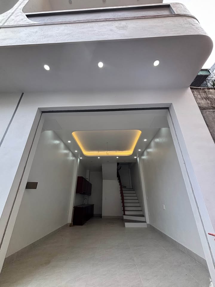 Nhà 3 tầng 1 tum đường Hoàng Hoa Thám, Thái Bình - Sổ đỏ chính chủ, giá thương lượng!