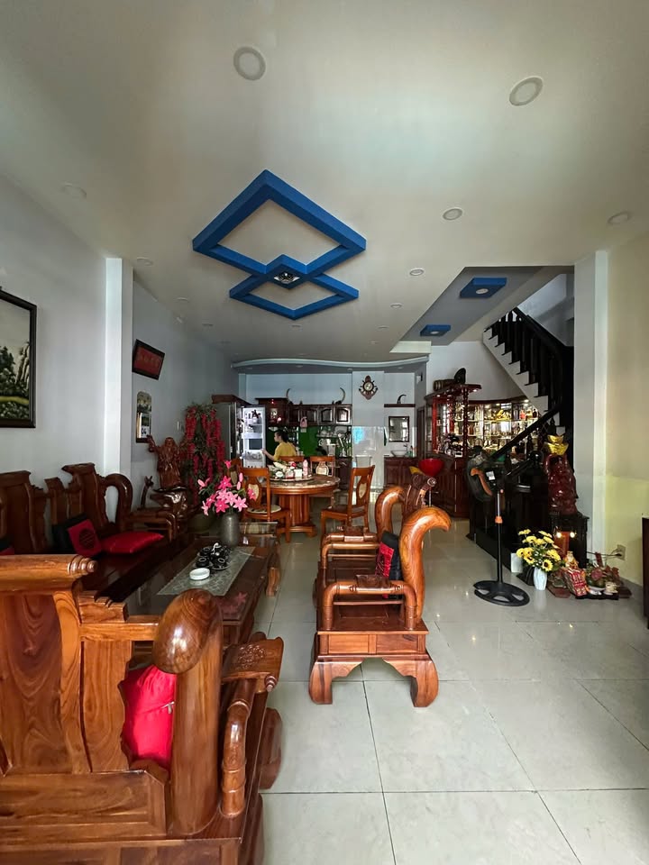 Nhà 3 tầng đường Lang Liêu, Bắc Nha Trang 72m² giá 3.5 tỷ - Nội thất gỗ xịn, thương lượng ngay!
