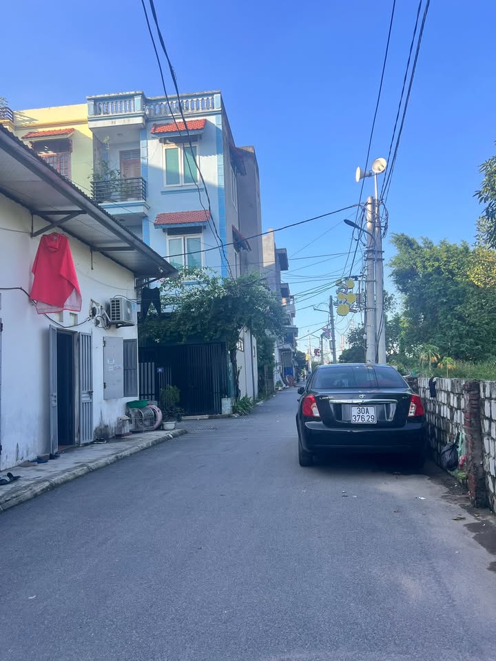 Nhà phố Kim Nỗ Đông Anh 40m² giá 7.85 tỷ - Đường ô tô tránh, thuận tiện di chuyển!