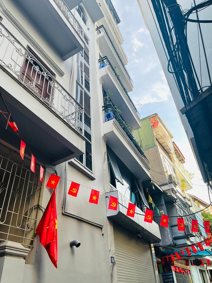 Nhà 5 tầng Đội Cấn 43m² giá 11 tỷ - Kinh doanh hiệu quả, thu nhập ổn định!