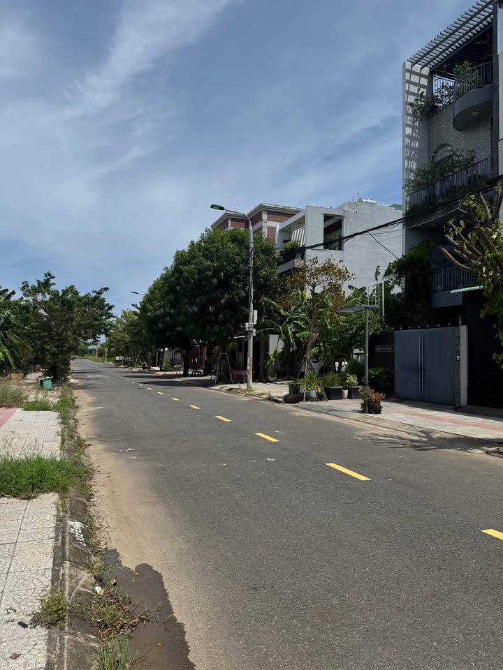 Townhouse đường Trung Lương 17, Hòa Xuân 100m² giá 6.8 tỷ - Sát sông, hướng Bắc!