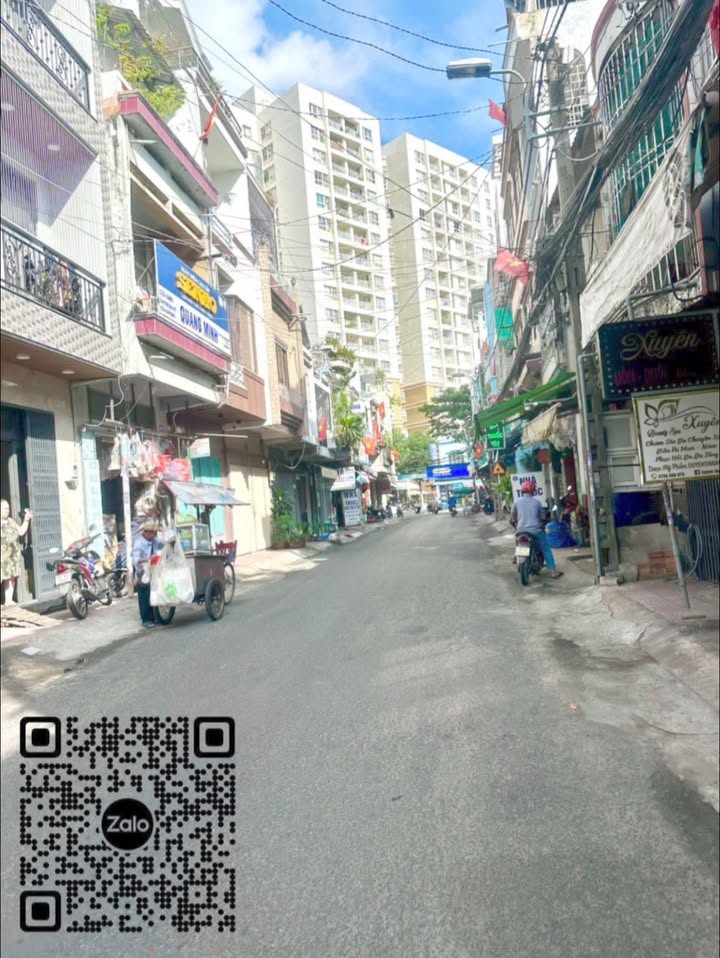 Nhà đẹp Lạc Long Quân, Q11 64m² giá 7.8 tỷ - Đường 8m, gần Đầm Sen!