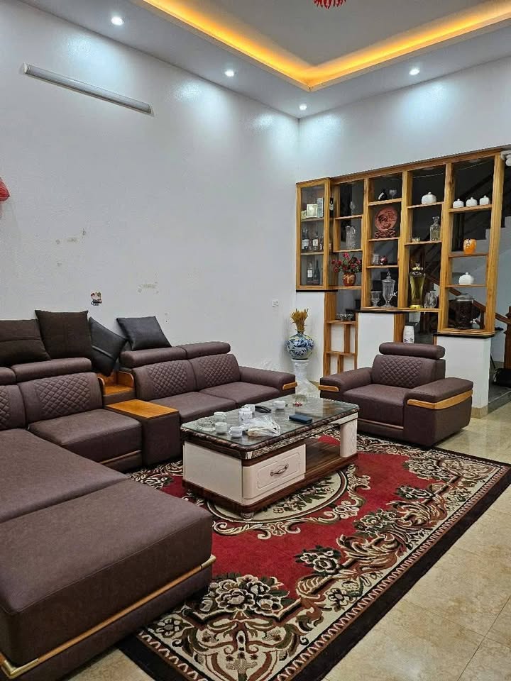 Nhà mái thái đẹp tại Yên Ninh, TP. Yên Bái 210m² giá 3 tỷ - Không thể bỏ lỡ!