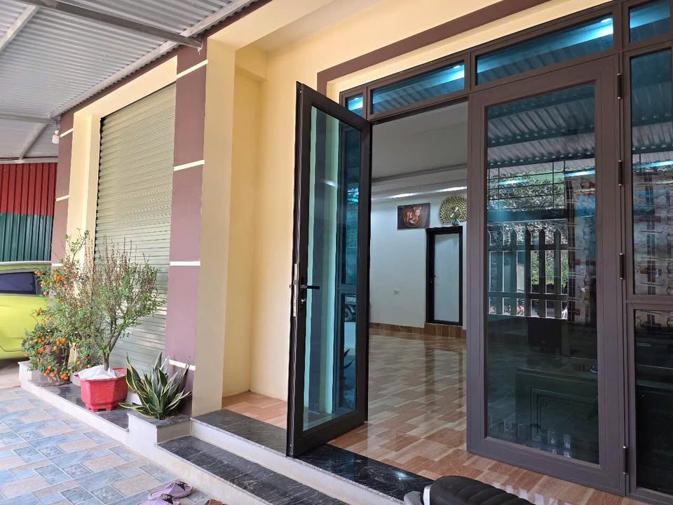 Nhà 3 tầng mặt đường Lê Lợi, TP Yên Bái 192m² - Giá chỉ 2 tỷ, sẵn sàng giao dịch!