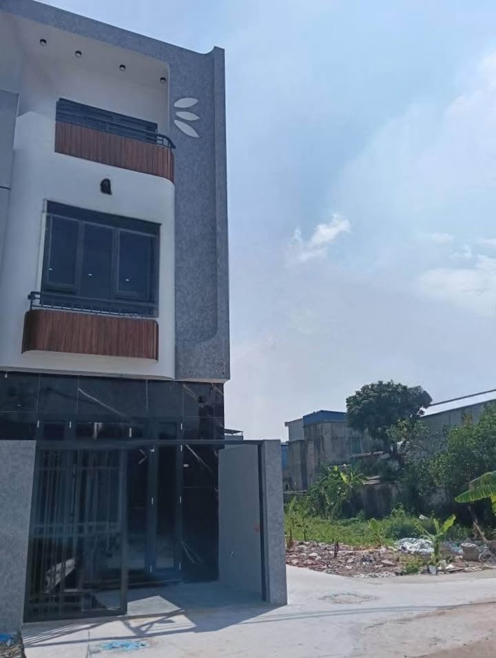 Nhà 3 tầng hiện đại tại Mỹ Xá 51m² giá 1.7 tỷ - Sân cổng riêng rộng rãi!