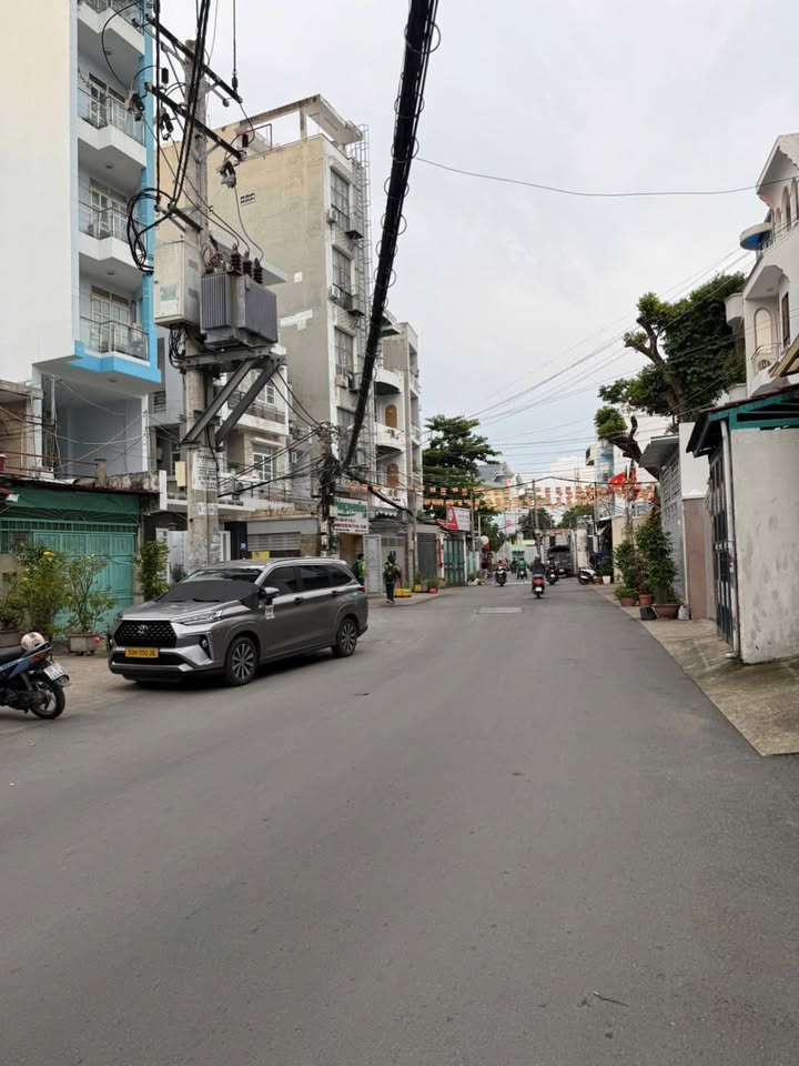 Nhà phố Tăng Bạt Hổ, Bình Thạnh 150m² giá 10 tỷ - Vị trí đẹp, ô tô vào tận nhà!