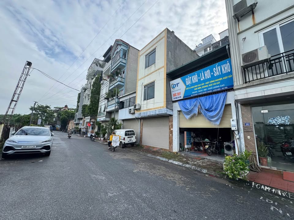 Đất đấu giá Đức Giang, Việt Hưng, 62m² giá 18 tỷ - Kinh doanh sầm uất!