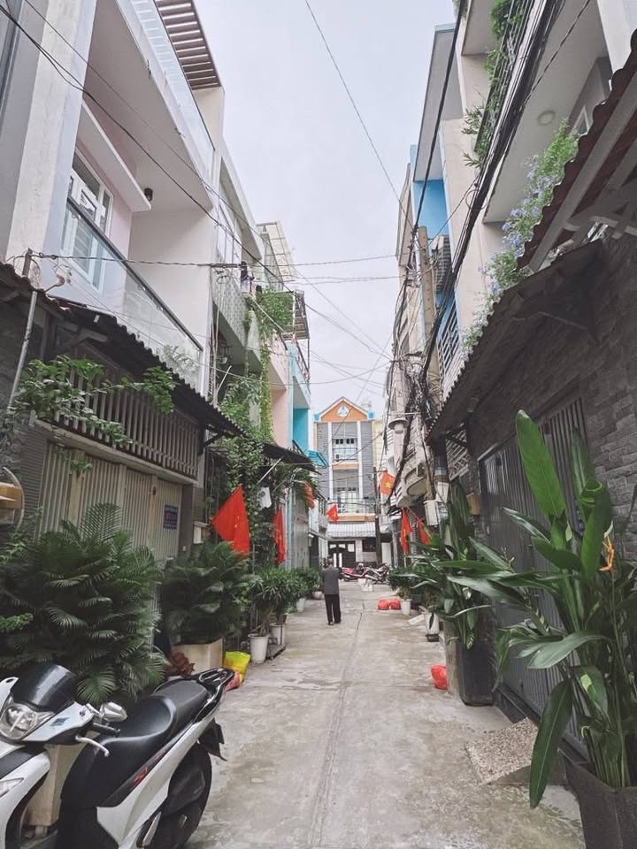 Nhà phố Tân Phú 41m² giá 6 tỷ - Hẻm ô tô, khu VIP dân trí cao!