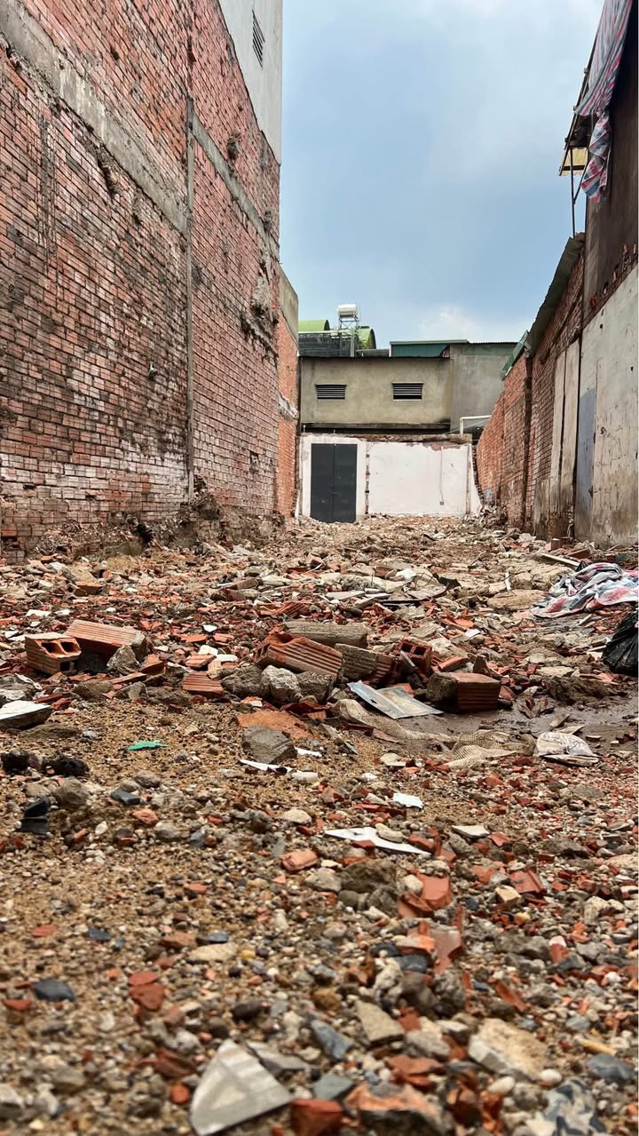 Nhà mặt tiền Trịnh Đình Trọng, Tân Phú 140m² giá 11 tỷ - Cơ hội đầu tư hấp dẫn!