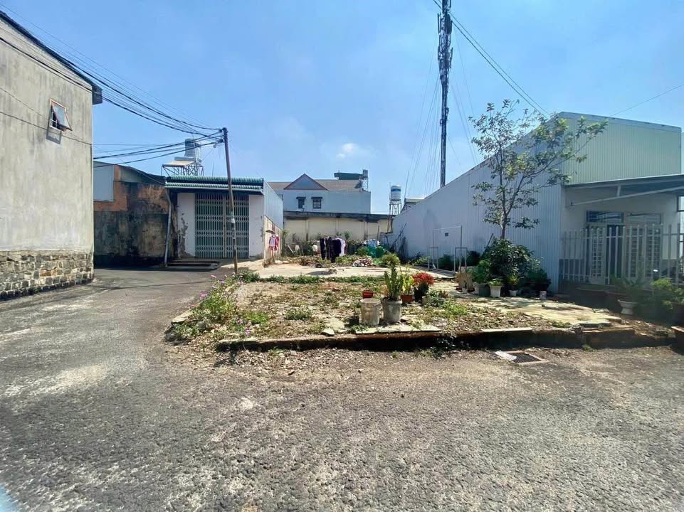 Đất Hẻm 79 Nguyễn Công Trứ, Bảo Lộc 121m² giá 2.5 tỷ - Vị trí trung tâm thuận lợi!