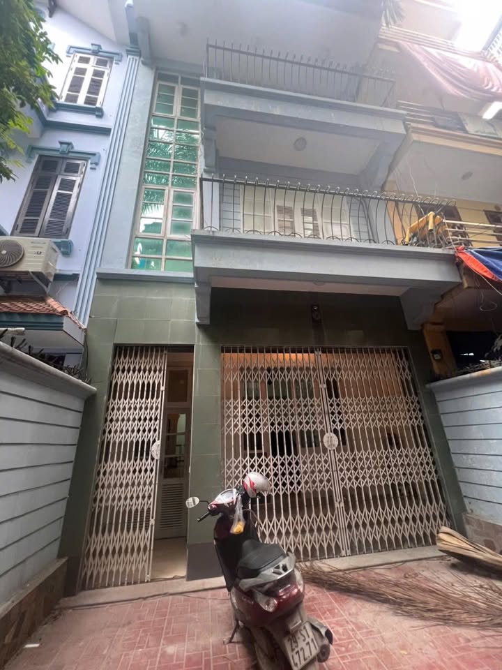 Nhà cho thuê tại Trung Kính, Cầu Giấy 120m² - Kinh doanh sạch sẽ, văn phòng lý tưởng!