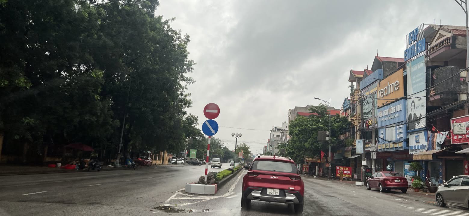 Nhà 4 tầng Quốc lộ 1A, Tiên Du, 61m² - Vị trí đẹp, giá thương lượng!