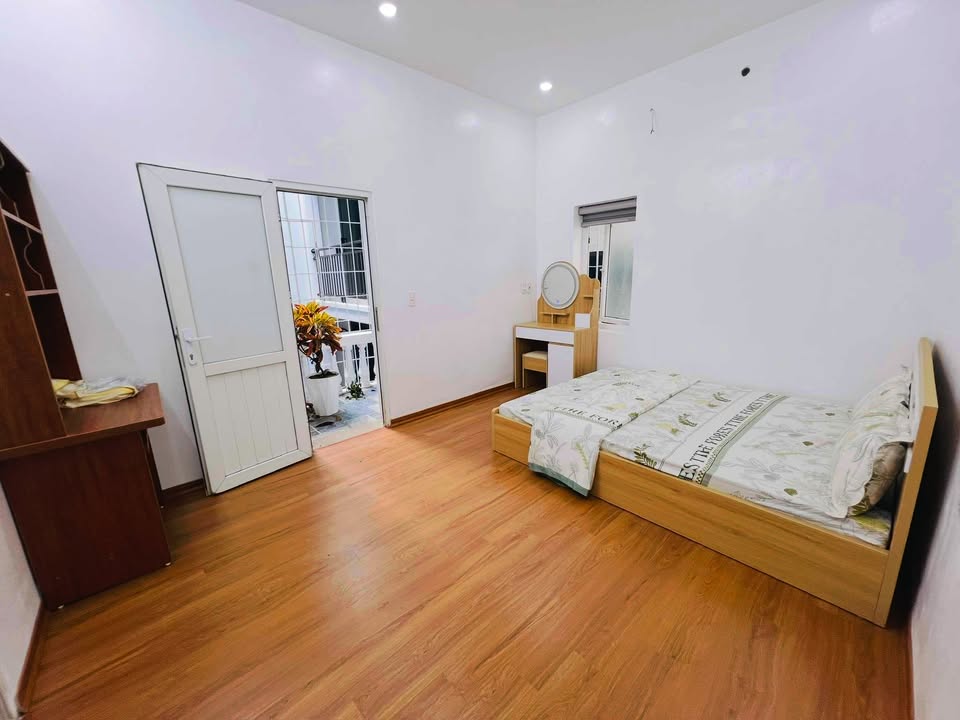 Nhà Đống Đa 32m² giá 6.5 tỷ - Lô góc thoáng mát, gần Hồ Ba Mẫu!