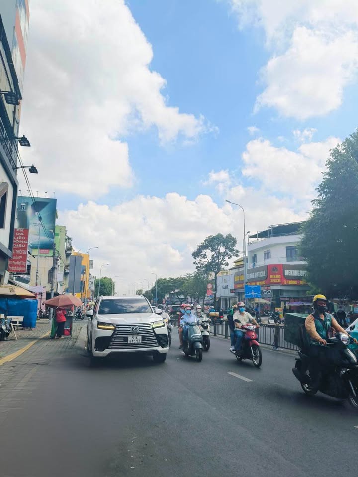 Bán nhà chính chủ quận 8 - Diện tích 95m² - Giá chỉ 5.3 tỷ - Sổ hồng riêng