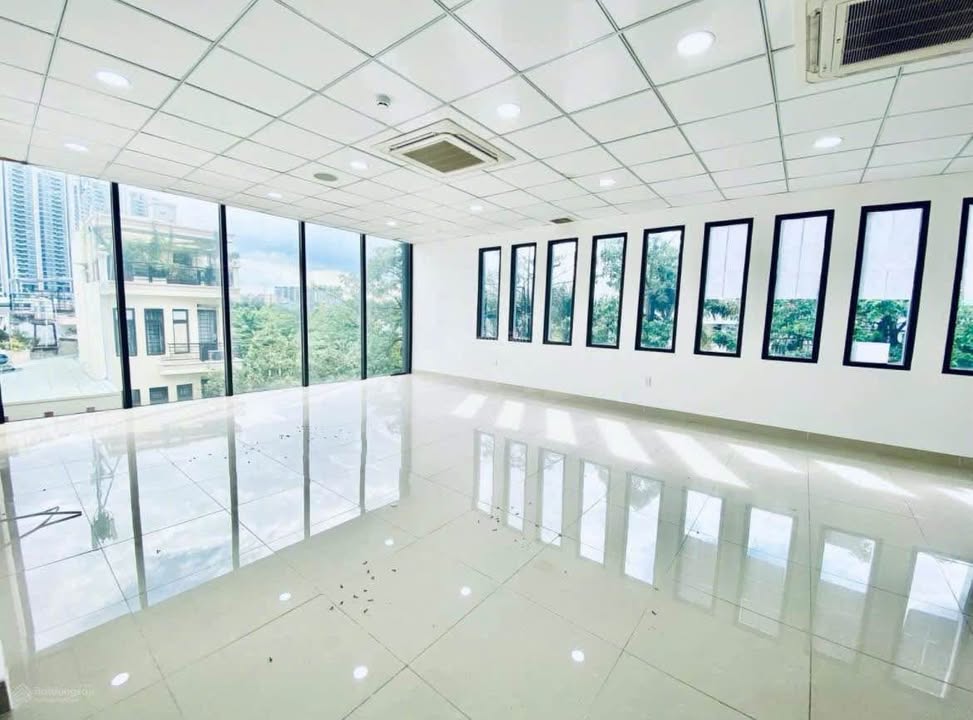 Cho thuê văn phòng 130m² tại Viện Chiến Lược KHCA, Cầu Giấy - Không gian làm việc lý tưởng!