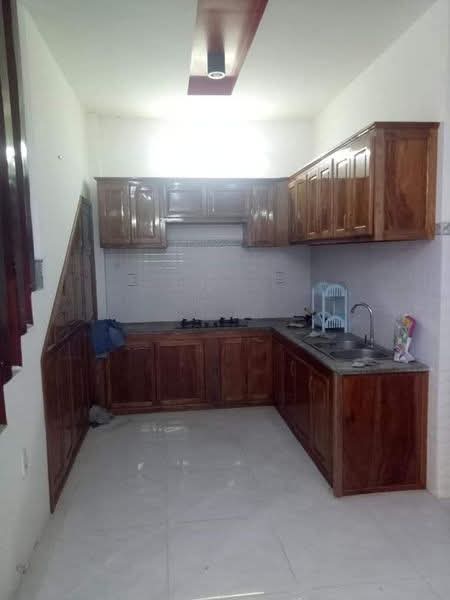 Nhà nguyên căn 2 tầng cho thuê tại Phú Đông, Tuy Hòa - Tiện nghi đầy đủ!