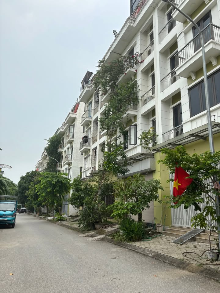 Nhà liền kề Phú Lương 63m² giá 16 tỷ - Sổ đỏ chính chủ, vị trí đắc địa!