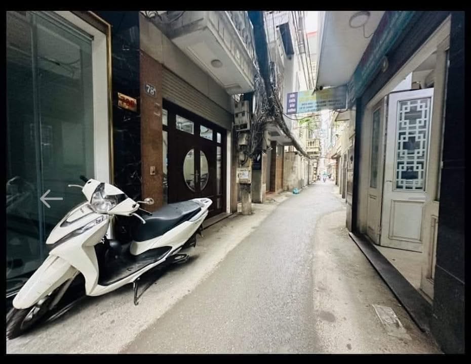 Nhà phố Quan Nhân 35m² giá 8.1 tỷ - Sổ đỏ chính chủ, nội thất sang trọng!